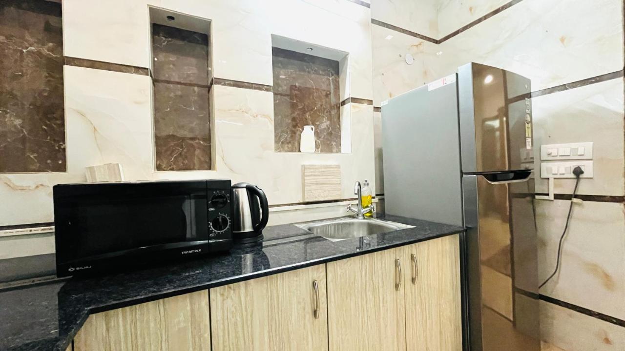 Bluo 1Bhk - Dlf Cybercity, Balcony, Lift, Parking Gurgaon Esterno foto