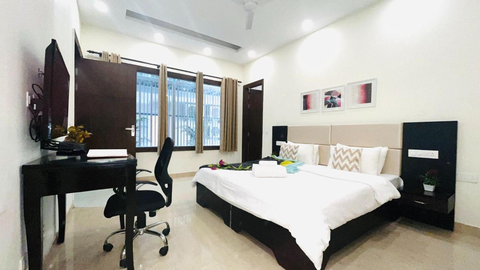 Bluo 1Bhk - Dlf Cybercity, Balcony, Lift, Parking Gurgaon Esterno foto